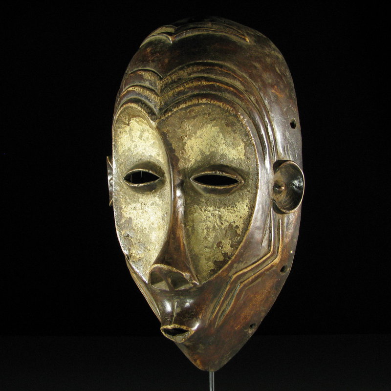 Как появились маски. Метрополитан африканские маски. Ритуальные маски Африки. Страшные африканские маски. Африканские маски Конго.